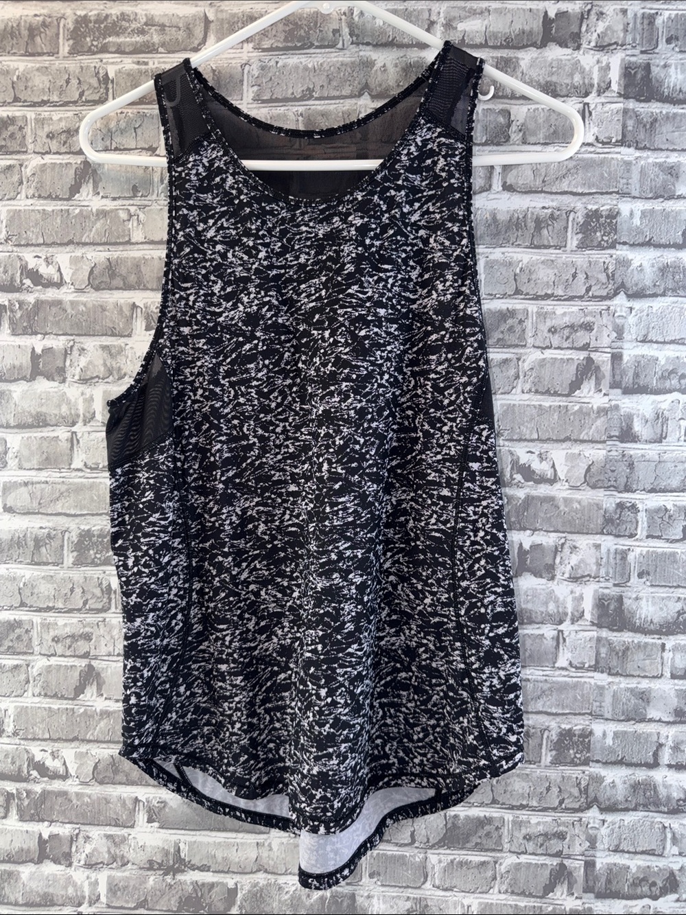 Lululemon Black & White Patterned Mesh-Back Women's Tank Top
